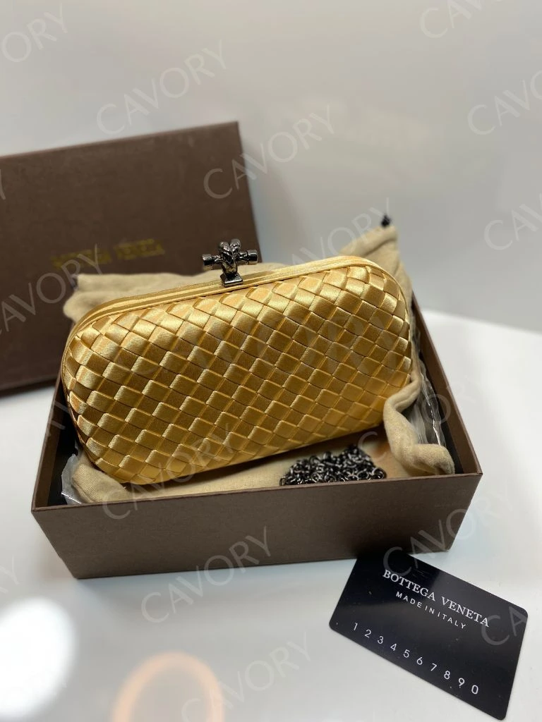 Bottega Veneta Clutch Bag (Medium)
