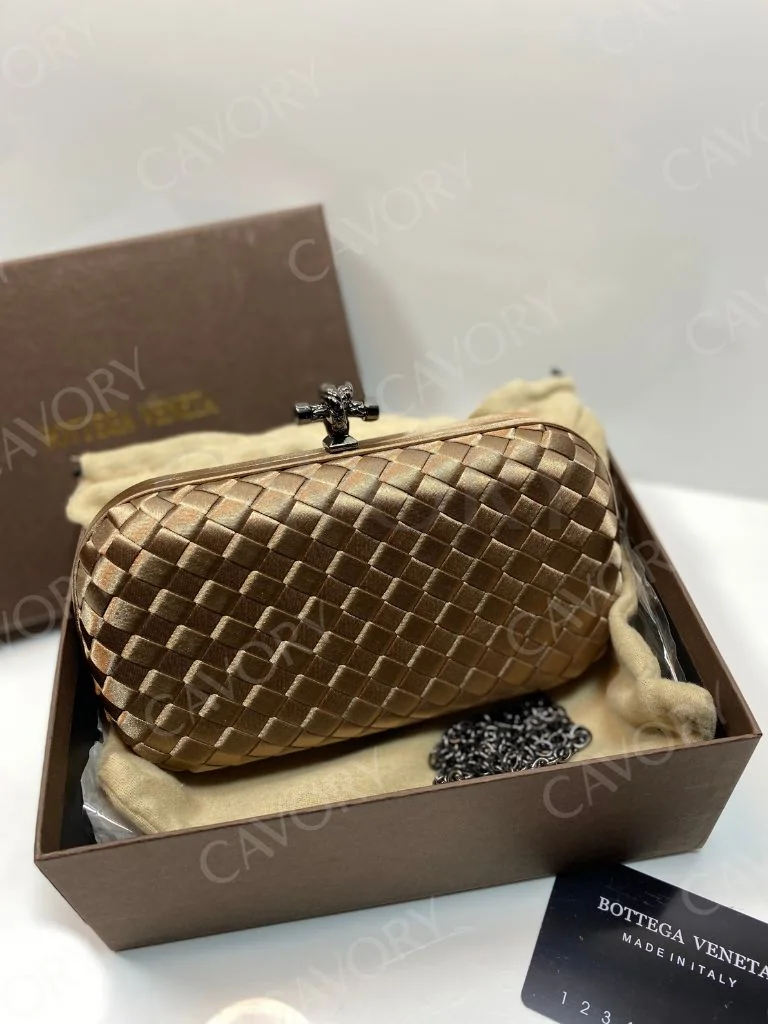 Bottega Veneta Clutch Bag (Medium)